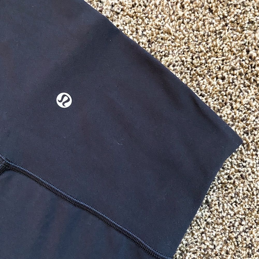 Size 6 lululemon Align High-Rise Short 6”
